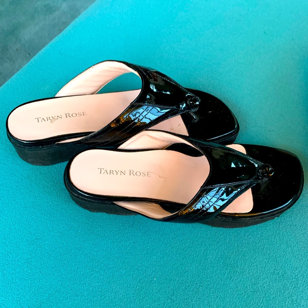 Taryn Rose black patent leather thong sandals. NWOT. Size 6M